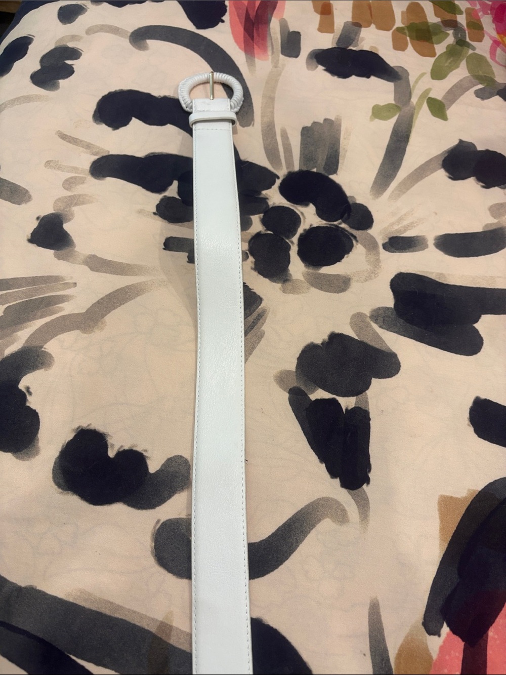 White Women’s Smooth Leather-Effect Belt with Round Buckle
